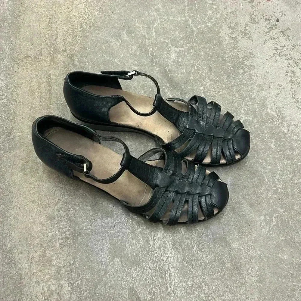 Easy spirit t strap  mary jane sandals